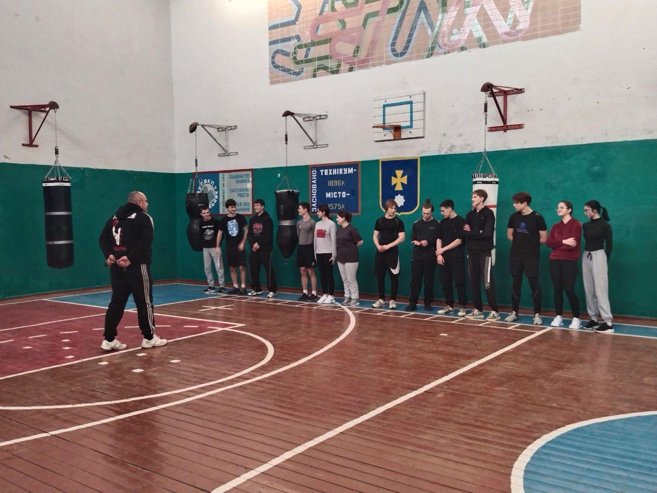 Команди третього та другого курсів